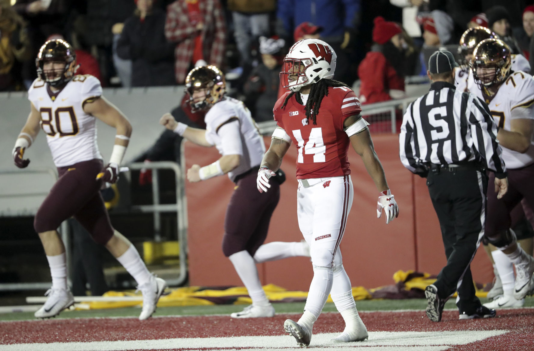Golden Gophers 37, Badgers 15